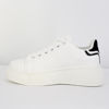 Immagine di SNEAKERS BIANCA CON PLATFORM, PATCH NERO E LACCI FRONTALI