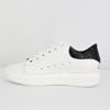Immagine di ROXY ROSE - Sneakers bianca in pelle "made in italy" con fiore laterale e glitter