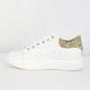 Immagine di ROXY ROSE - Sneakers bianca in pelle "made in italy" con fiore laterale e glitter
