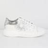 Immagine di ROXY ROSE - Sneakers bianca in pelle "made in italy" con fiore laterale e glitter