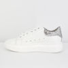 Immagine di ROXY ROSE - Sneakers bianca in pelle "made in italy" con fiore laterale e glitter