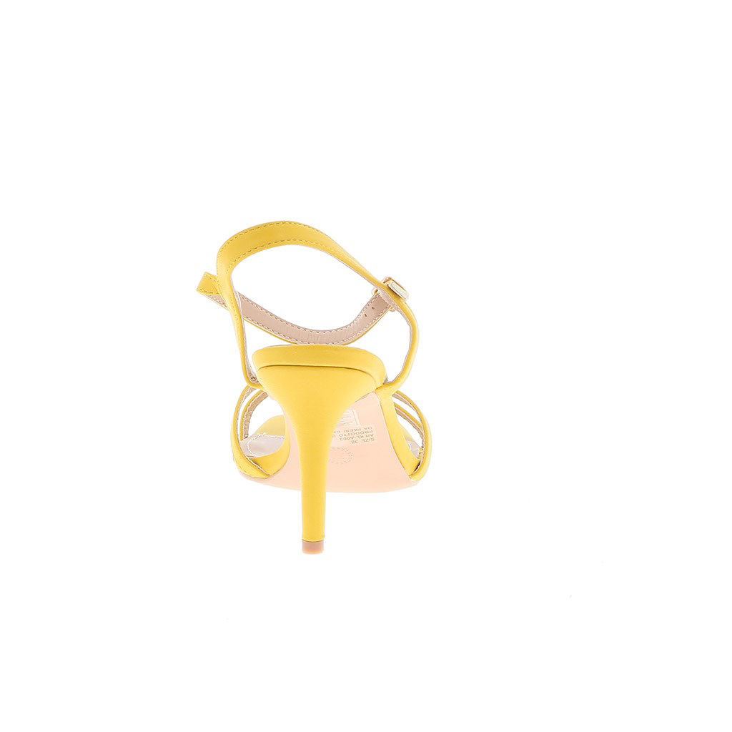 Prettylittlething Sandali Con Tacco E Punta Quadrata Carne Con Fascia Trasparente Rosa From Asos On 21 Buttons