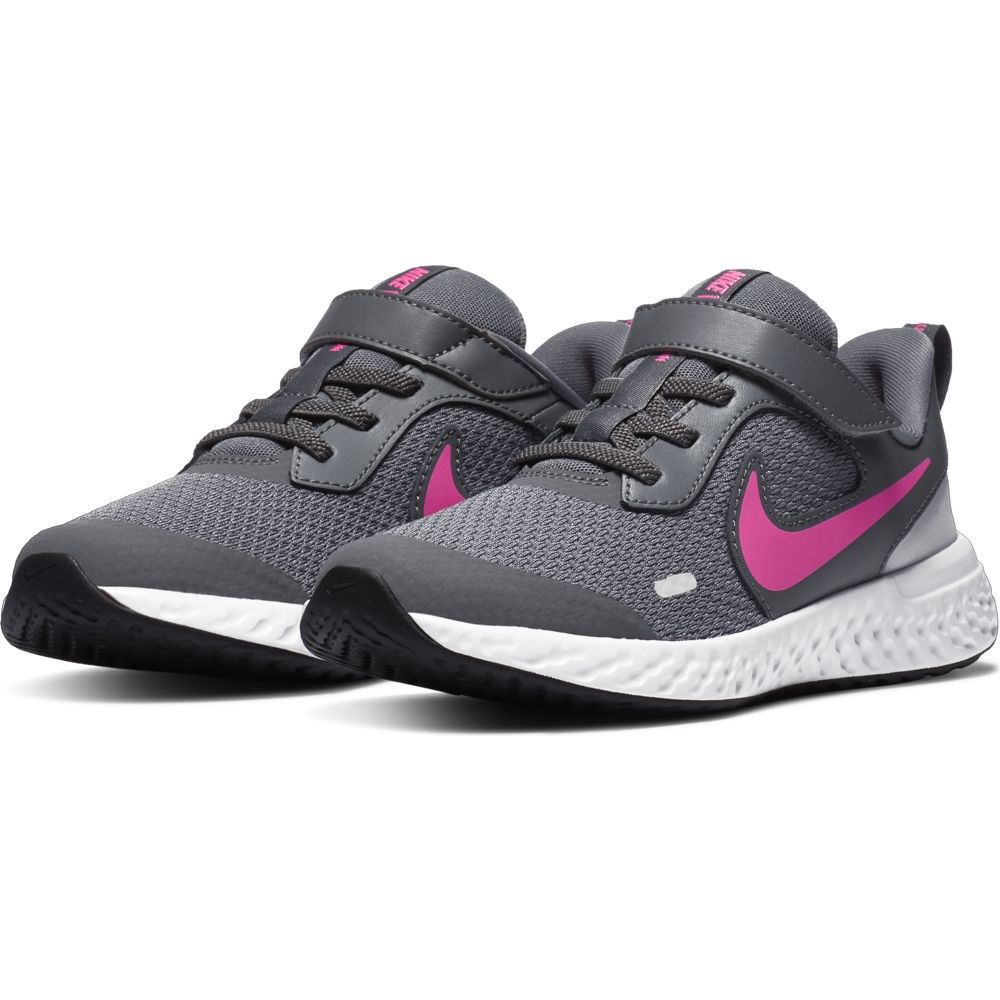 nike revolution 11