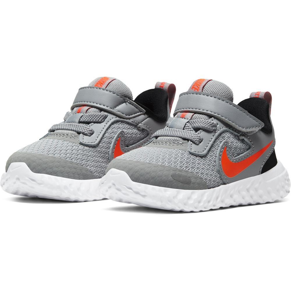nike revolution 5 orange