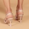 Immagine di MISS GLOBO - Décolleté beige con sottopiede in VERA PELLE e cinturino diagonale con catenina oro, tacco 7,5CM