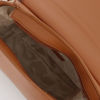 Immagine di Borsa a spalla cuoio con patta con inserti effetto paglia e manico intrecciato