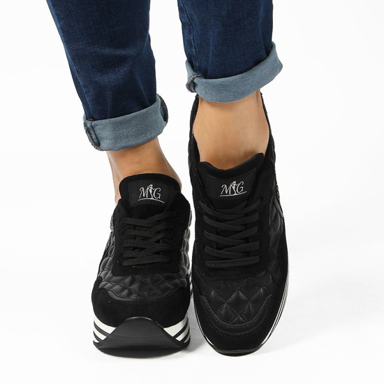 Immagine di MISS GLOBO - Sneakers nera con inserti trapuntati e strass
