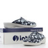 Immagine di IN BLU - Ciabatta sanitaria blu con plantare soft in VERA PELLE, fantasia fiori e foglie