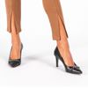 Immagine di DIVAS - Décolleté nera a punta con catena frontale, sottopiede in VERA PELLE e tacco 8CM, MADE IN ITALY