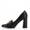 Immagine di MY JEWELS - Décolleté nera con punta quadrata e catena oro frontale, tacco 9CM