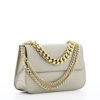 Immagine di CURVE - Borsa a tracolla oro con patta e catena spessa