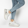 Immagine di MISS GLOBO - Sneakers donna bianca con strass e comoda suola platform bianca a righe