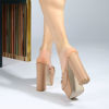 Immagine di MISS GLOBO - Sabot mules camel con catena, tacco 13cm e soletta VERA PELLE