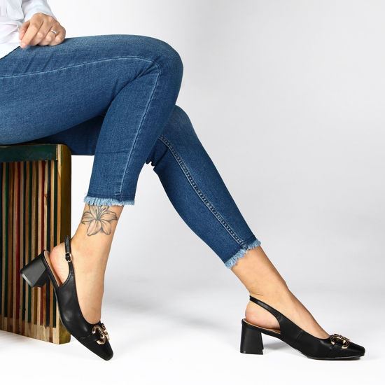 Immagine di TATOO - Décolleté nera slingback con morsetto dorato, tacco 5CM