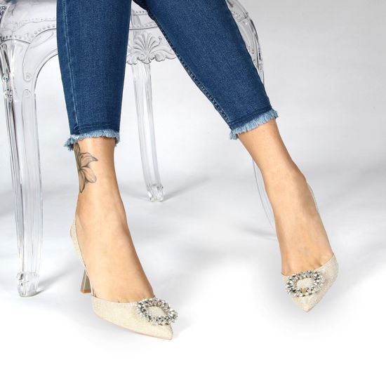 Immagine di MISS GLOBO - Décolleté oro con sottopiede in VERA PELLE, applicazione in strass frontale e cinturino con inserto elasticizzato, tacco 8,5CM