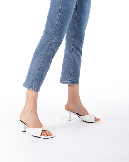 Immagine di MISS GLOBO - Sandalo bianco con fascia intrecciata, tacco 7 cm