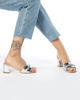 Immagine di TATOO - Sabot mules argento con catena sulla fascia, tacco largo, 5,5 cm