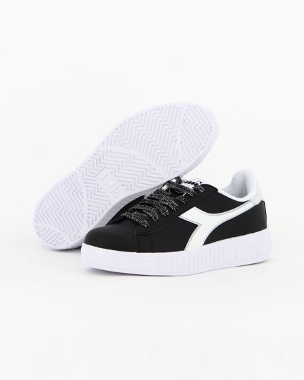 Immagine di DIADORA STEP P - Sneakers nera e bianca con dettaglio posteriore argento