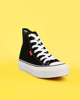 Immagine di LEVI'S - Sneakers alta in tessuto nera e bianca con suola alta, numerata 36/39