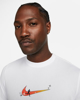 Immagine di NIKE - T shirt bianca da uomo in tessuto traspirante con stampa frontale e posteriore