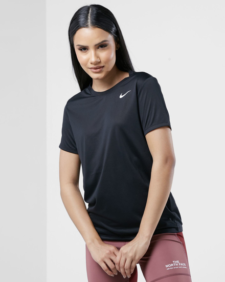 Immagine di NIKE - T shirt girocollo da donna nera in tessuto traspirante con logo bianco