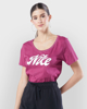 Immagine di NIKE - T shirt girocollo da donna viola in tessuto traspirante con logo bianco