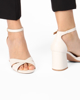 Immagine di MISS GLOBO - Sandalo bianco con sottopiede in VERA PELLE, fascette ad incrocio e cinturino alla caviglia, tacco 7CM