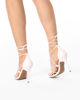 Immagine di MISS GLOBO - Sandalo bianco lace-up multifasce con nodo e sottopiede in VERA PELLE, tacco 9,5CM