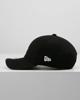 Immagine di NEW ERA - Cappello nero regolabile con logo bianco - 9 FORTY