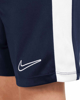 Immagine di NIKE - Pantaloncini corti da bambino blu scuro in tessuto traspirante con dettagli bianchi