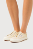 Immagine di SUPERGA - Sneakers da donna beige in tessuto con lacci - 2750 NEW PLUS