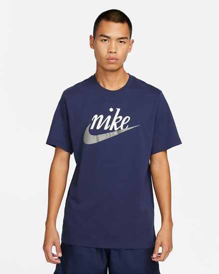 Immagine di NIKE - T shirt girocollo da uomo blu in cotone con logo argento