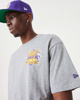 Immagine di NEW ERA - T shirt oversize fit grigia in cotone con logo Lakers anteriore e posteriore