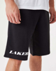Immagine di NEW ERA - Pantalone corto oversize fit da uomo nero con logo Lakers