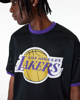 Immagine di NEW ERA - T shirt girocollo oversize fit nera e viola in mesh traspirante con logo Lakers