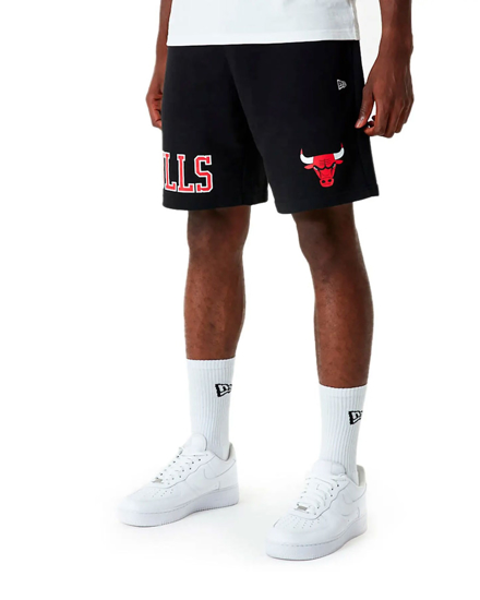Immagine di NEW ERA - Pantalone corto da uomo nero con logo Chicago Bulls