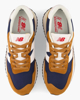 Immagine di NEW BALANCE - Sneakers da uomo blu e beige con dettagli scamosciati - 237