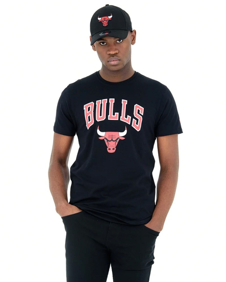 Immagine di NEW ERA - T shirt girocollo nera in cotone con logo Chicago Bulls