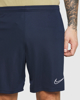 Immagine di NIKE - Pantaloni corti da uomo blu in tessuto traspirante con logo bianco