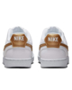 Immagine di NIKE - Sneakers da donna bianca e oro con lacci - COURT VISION LOW NN