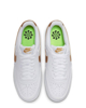 Immagine di NIKE - Sneakers da donna bianca e oro con lacci - COURT VISION LOW NN