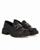 Immagine di ZOE - Mocassino nero con suola track e catena sulla fascia frontale