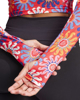 Immagine di ADIDAS - Crop top a maniche lunghe con stampa floreale rossa