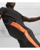 Immagine di PUMA - Pantalone tuta da uomo nero con elastico alla caviglia e bande laterali