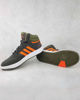 Immagine di ADIDAS - Scarpa alta verde e arancione con pelliccia interna, numerata 28/40 - HOOPS MID GW4486