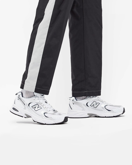 Immagine di NEW BALANCE 530 - Sneaker unisex bianca, grigia e blu con intersuola ABZORB