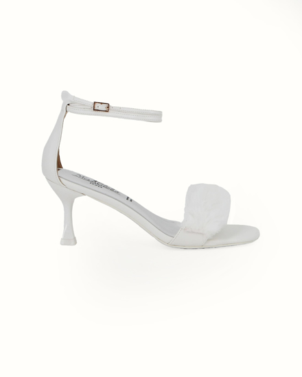 Immagine di MISS GLOBO COUTURE - Sandalo bianco con toulle e sottopiede in memory foam, tacco 7CM