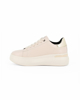 Immagine di MISS GLOBO - Scarpa sneakers beige in VERA PELLE con patch dorata