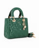 Immagine di NARDINI - Borsa piccola verde due manici effetto vernice trapuntata con cuori e ciondoli, tracolla removibile