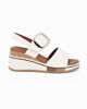 Immagine di DIVAS - Sandalo bianco con doppia fascia frontale e fibbia, zeppa 6CM